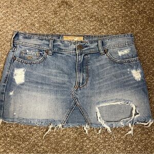 Hollister Distressed Denim Mini Skirt Light Wash Frayed Hem Size 7